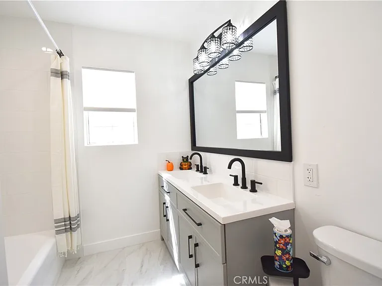 1570 N Verdugo Rd #B — Photo 11