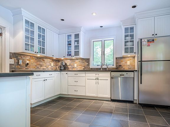 5th image of 45 Barrett Circle Ct