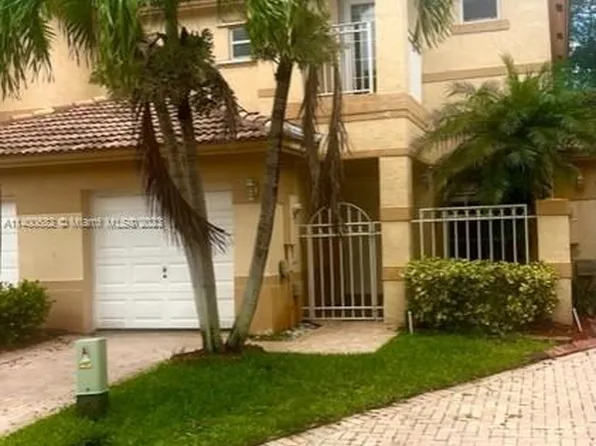 853 NW 170th Ter, Pembroke Pines, FL 33028