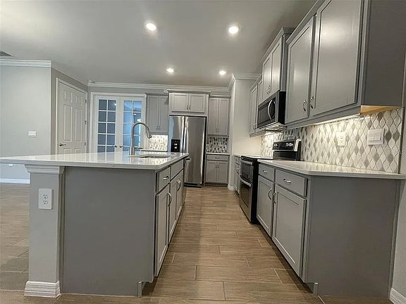 3rd image of 148 Soliera St