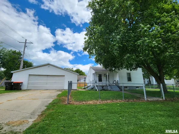 228 4th St, Lincoln, IL 62656