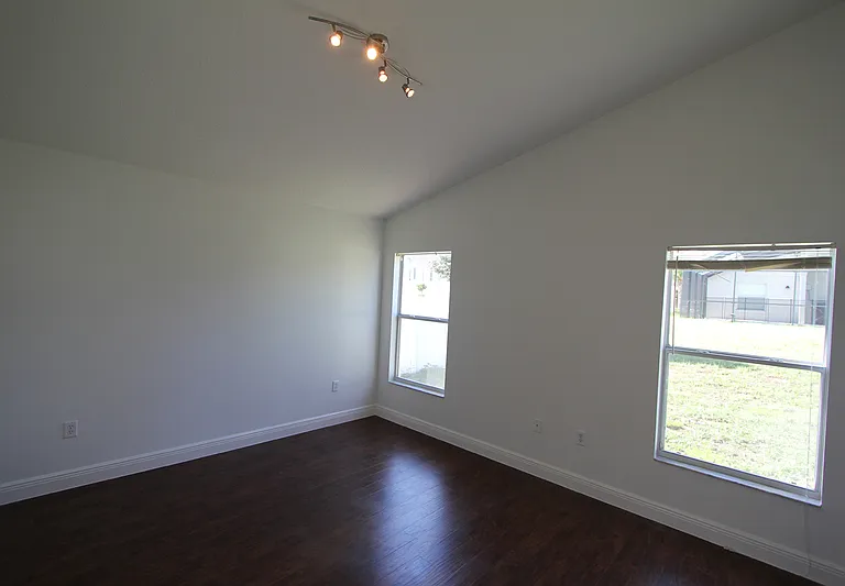 210 Garberia Dr — Photo 5