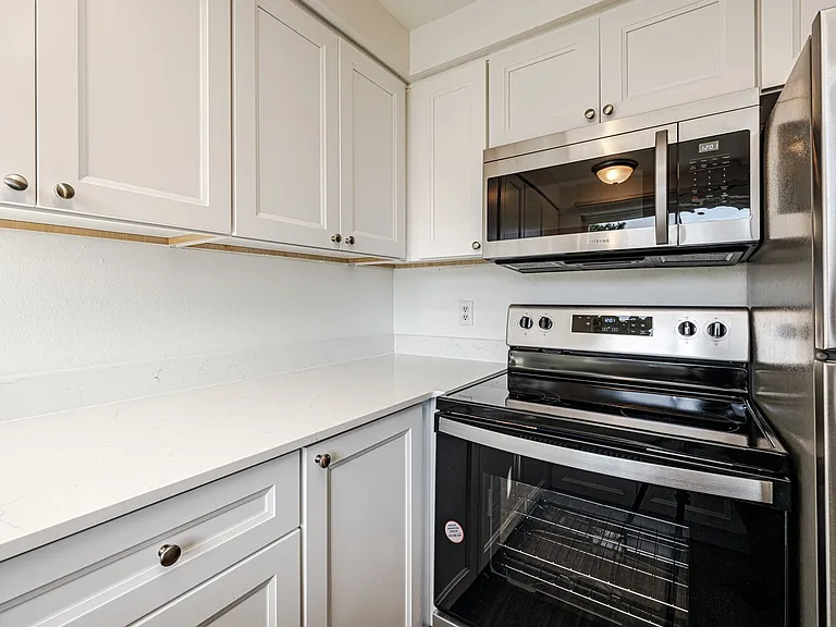Pinewood Commons — Photo 10