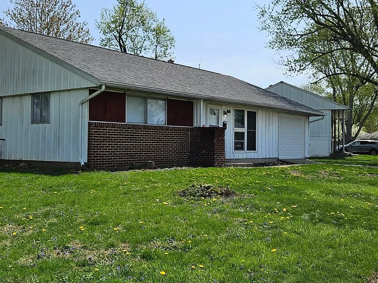 254 Prince Of Wales Dr — Photo 2