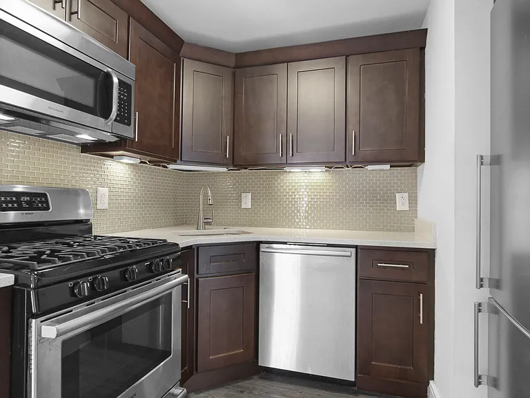 354 E 91st St #1004 — Photo 5