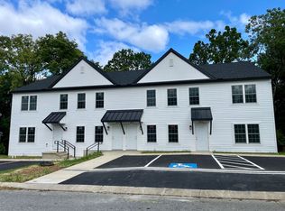 40 Longfellow Dr #B, Lancaster, PA 17602