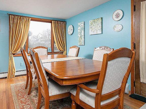3rd image of 302 Ewan Rd