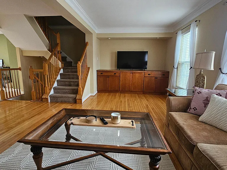 213 Windsor Ct — Photo 12
