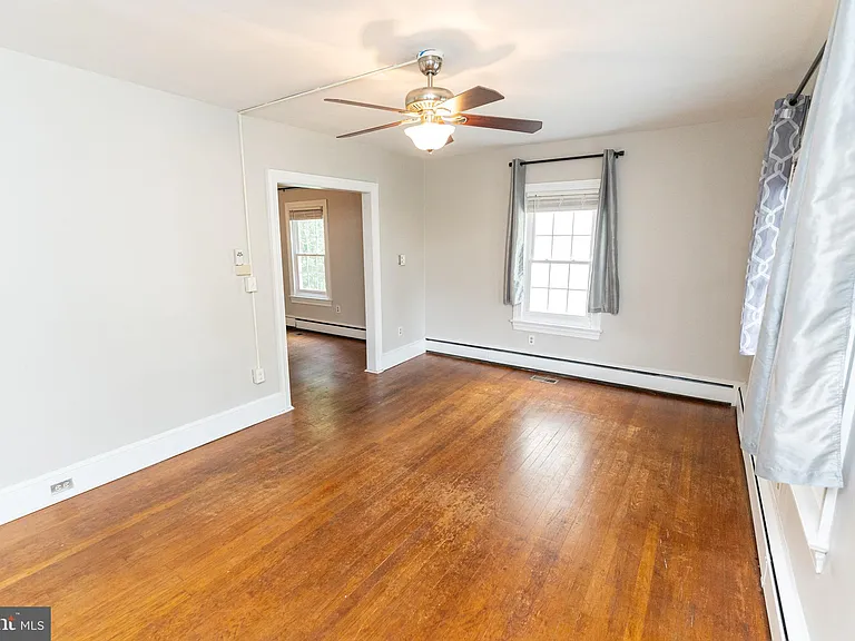 1109 N Division St — Photo 13