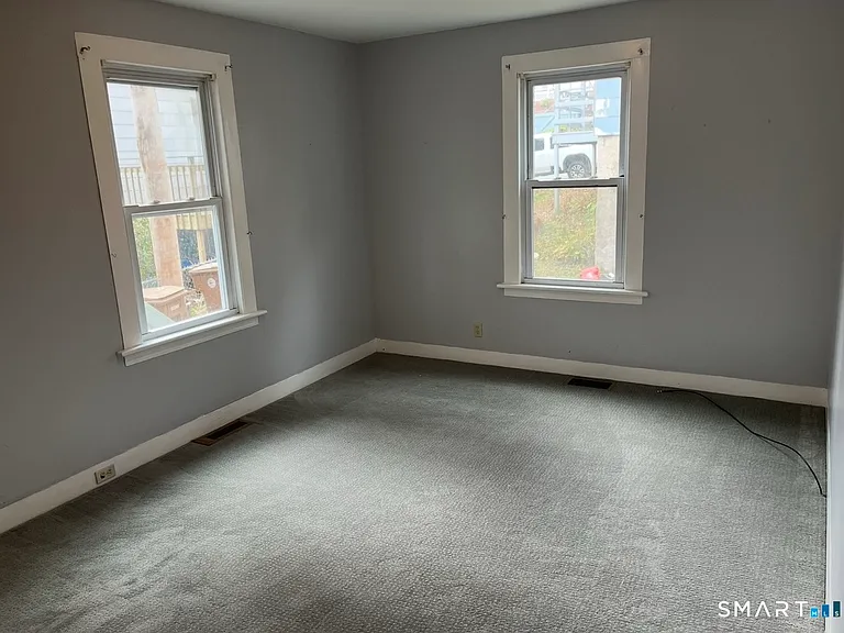 109 1/2 Oak Ave — Photo 12
