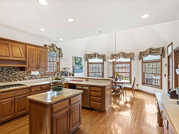 5th image of 2502 Pebble Beach Dr
