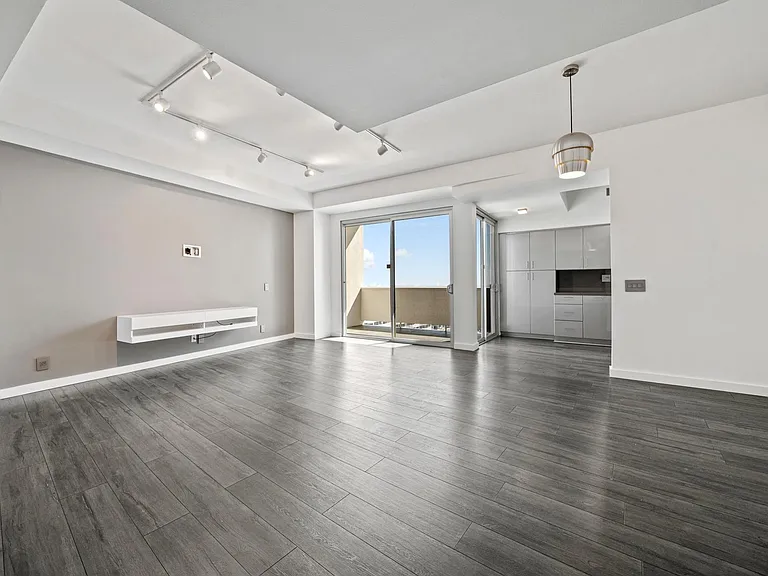 7250 Franklin Ave #1204 — Photo 8