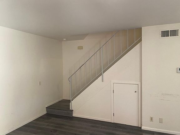3rd image of 420 E Newmark Ave