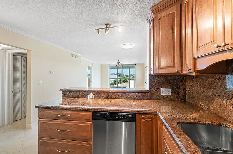 750 Spanish River Boulevard — Photo 4