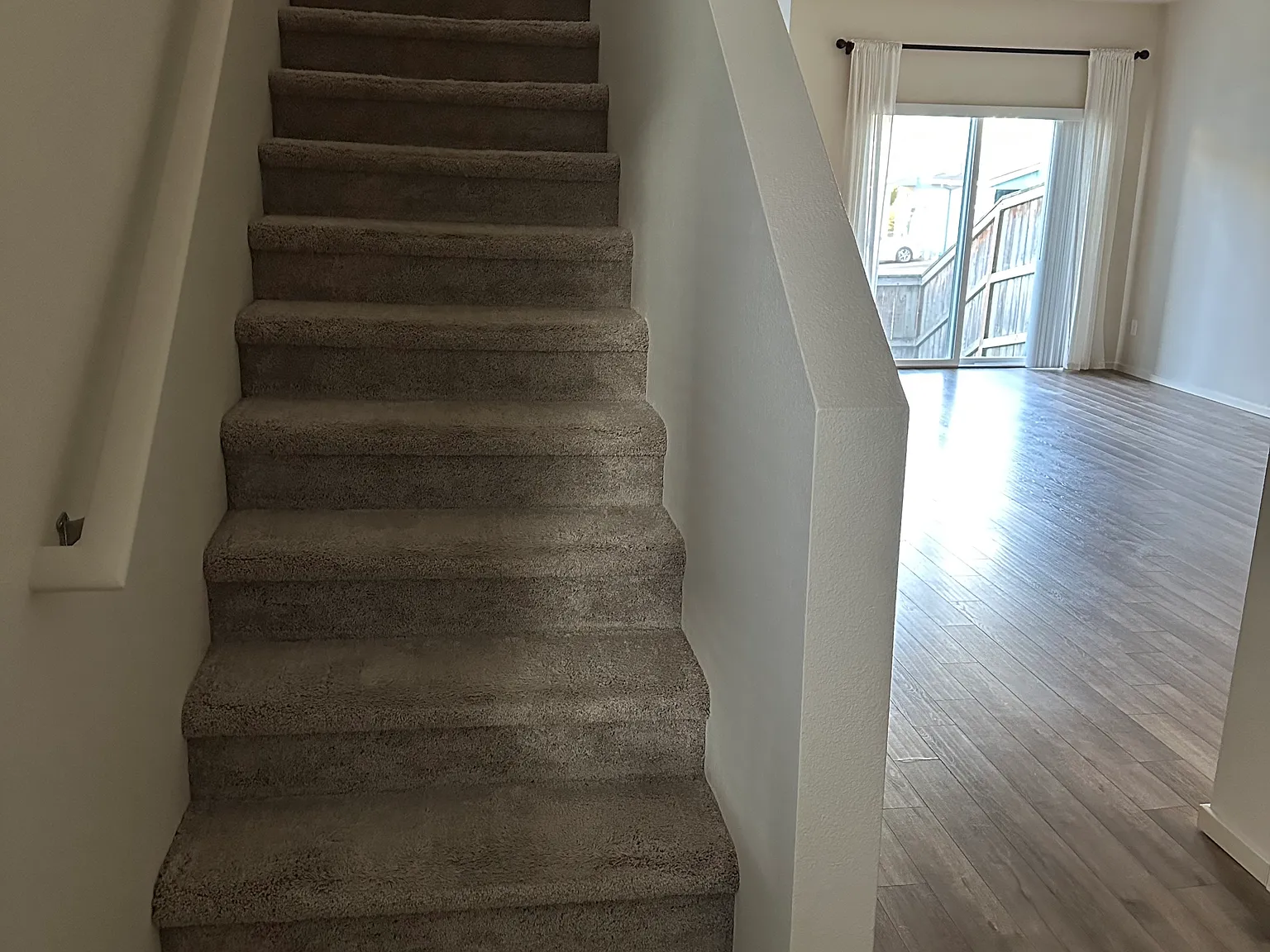 3 bed, 2.5 bath, 1644 sqft, $2,350 — Photo 3