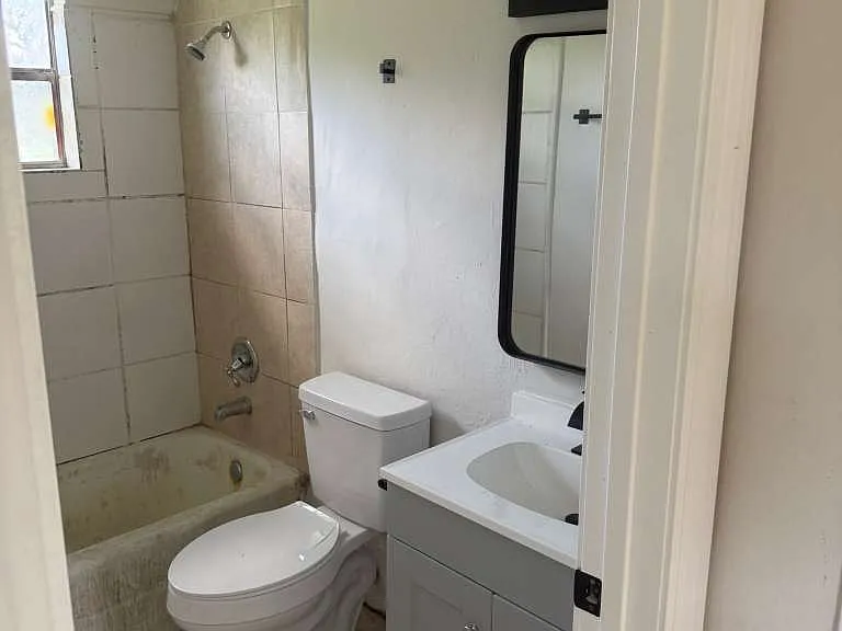 1011 Avenue G Ave #1 — Photo 5