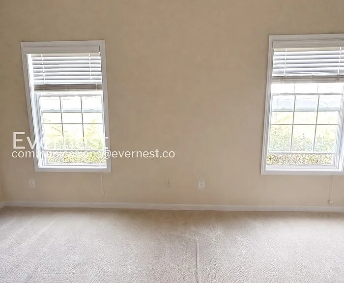 8606 Thomas Ln — Photo 5