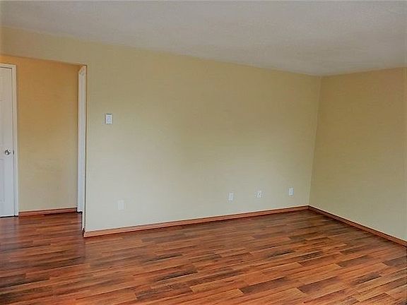 3rd image of 8814-8815 Lochburn Ln SW #S6