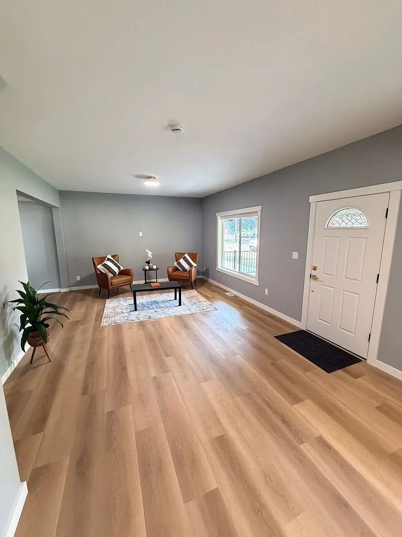 New Remodeled 3 Bedroom on acreage! — Photo 2