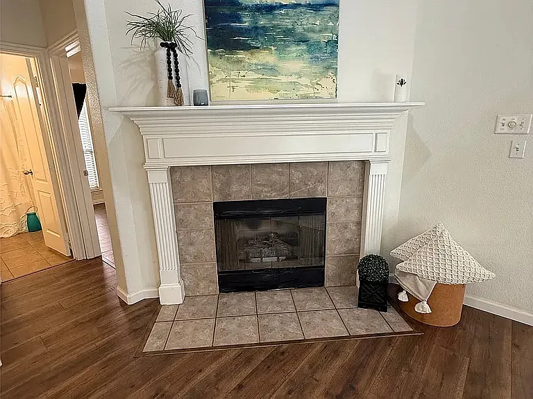 3 bed, 1313 sqft, $2,420 — Photo 4