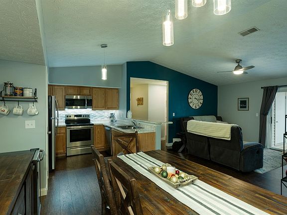 2nd image of 555 Aspen Glen Drive