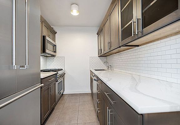 3rd image of 400 E 54th St APT 17B