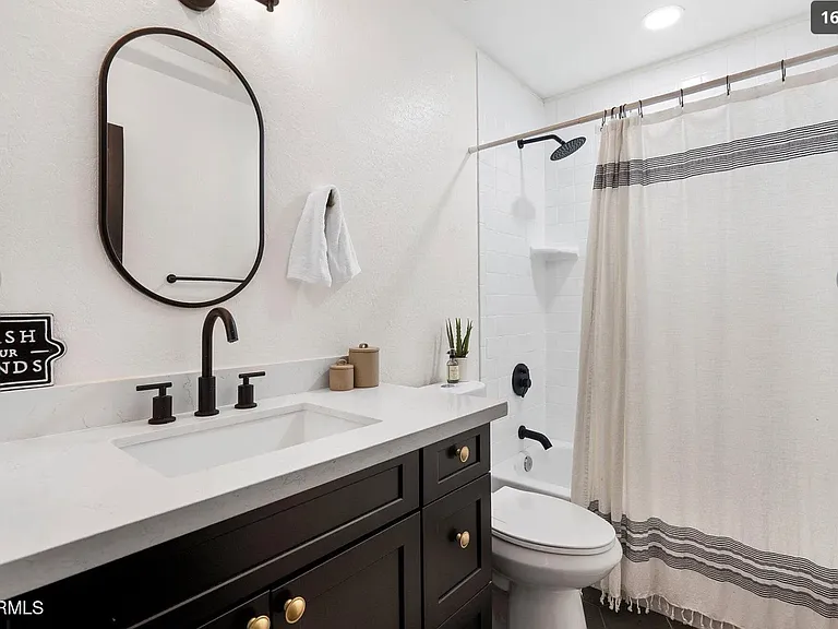 4035 W Loma Ln — Photo 9