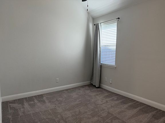 3rd image of 482 Prairie View Dr