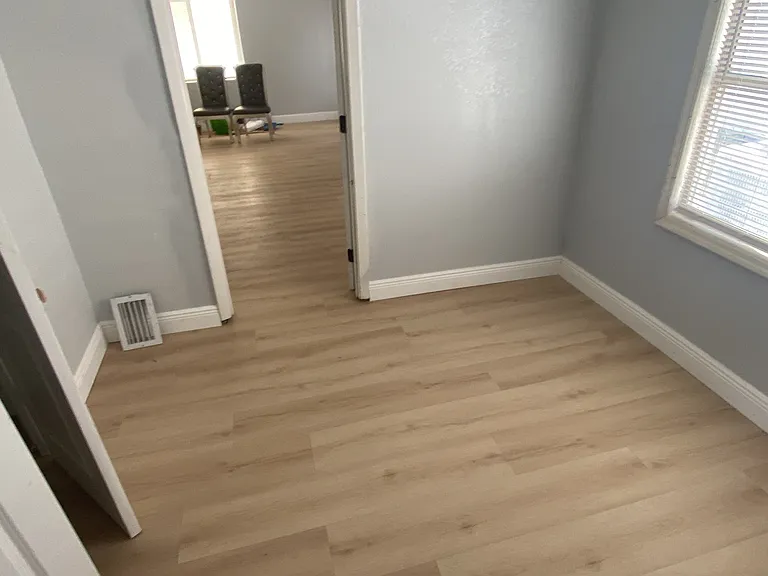 2512 N Dixie Fwy — Photo 16