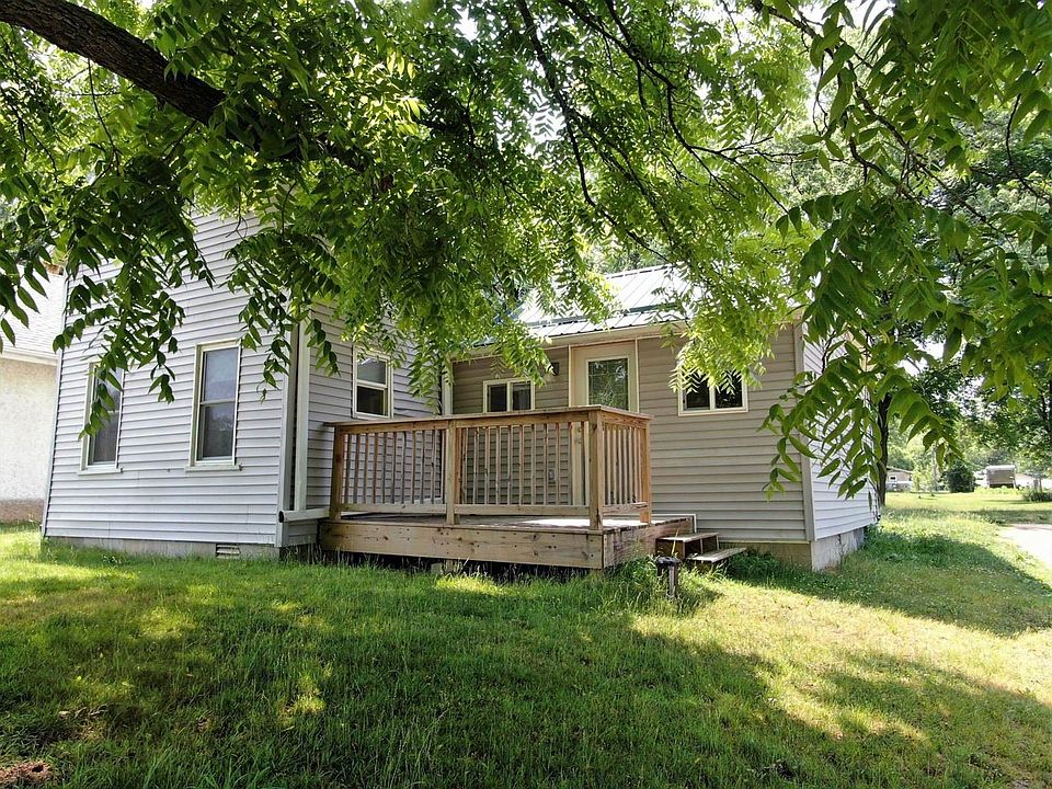 1st image of 111 Railway Ave