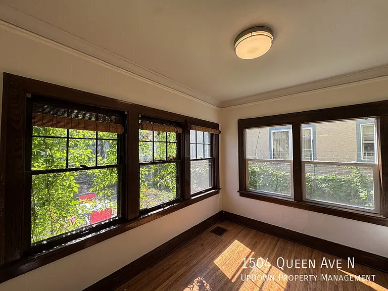 1504 Queen Ave N — Photo 7