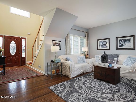 4th image of 771 Park Avenue