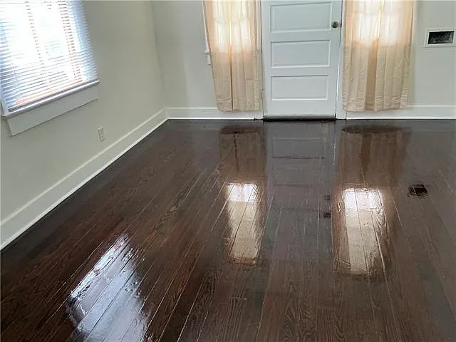 2 bed, 1.0 bath, 1200 sqft, $1,350 — Photo 3