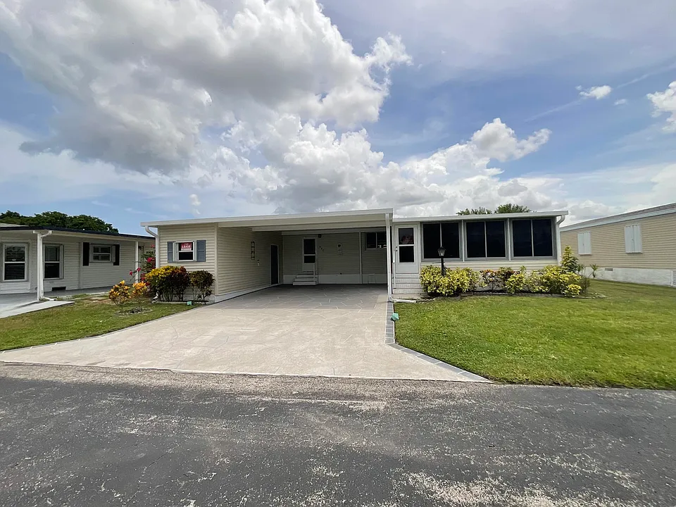827 Sunglow St