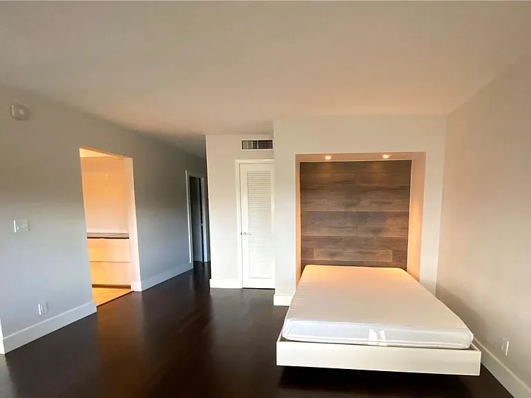 1200 SW 12th St #316 — Photo 12