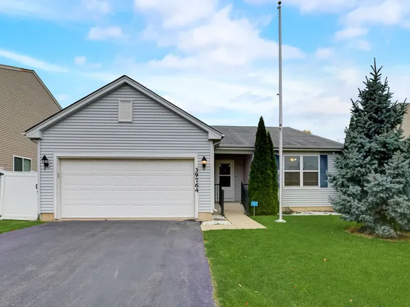 39764 Waterloo Dr, Beach Park, IL 60083