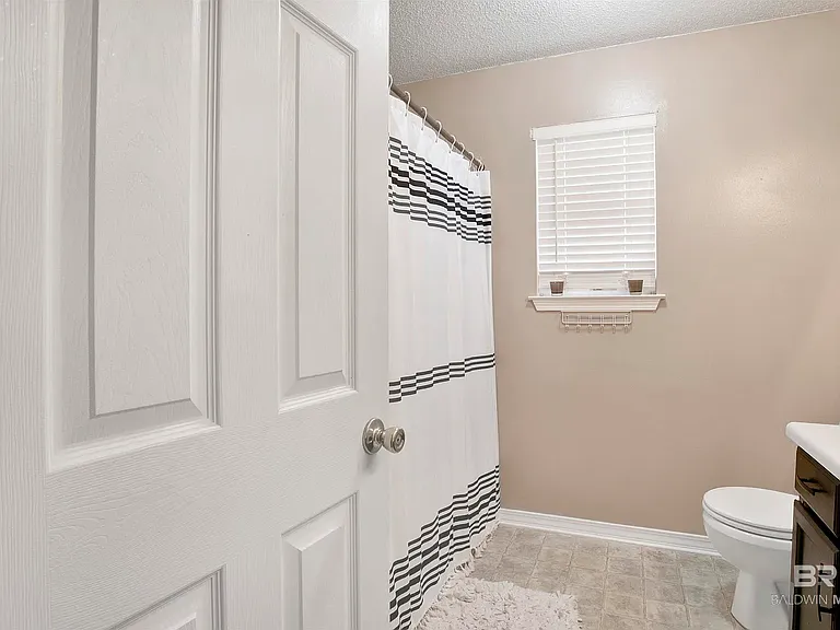 157 Oakwood Ave — Photo 2