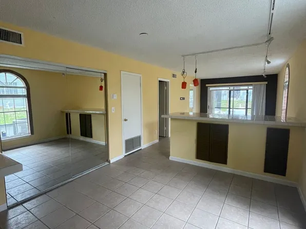 313 Dirksen Dr, Debary, FL