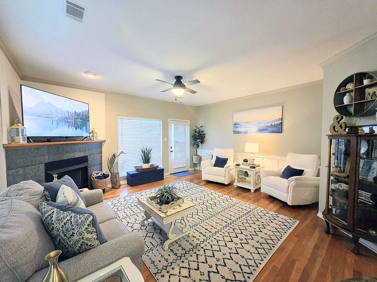 2 bed, 1088 sqft, $2,400 — Photo 4