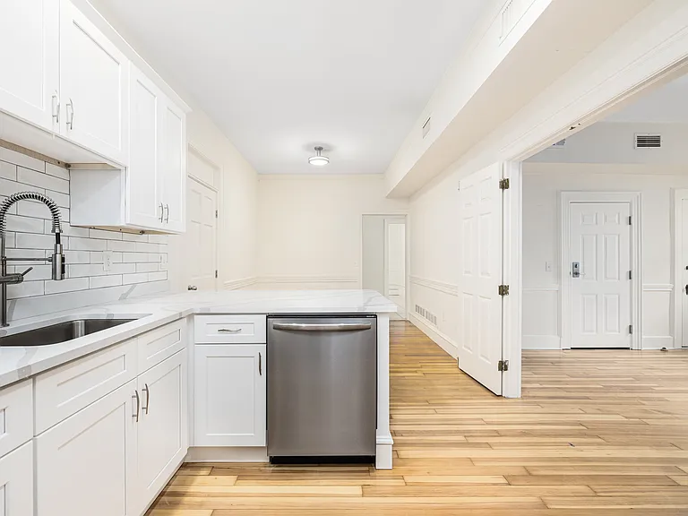 54 Sutton St #3 — Photo 6