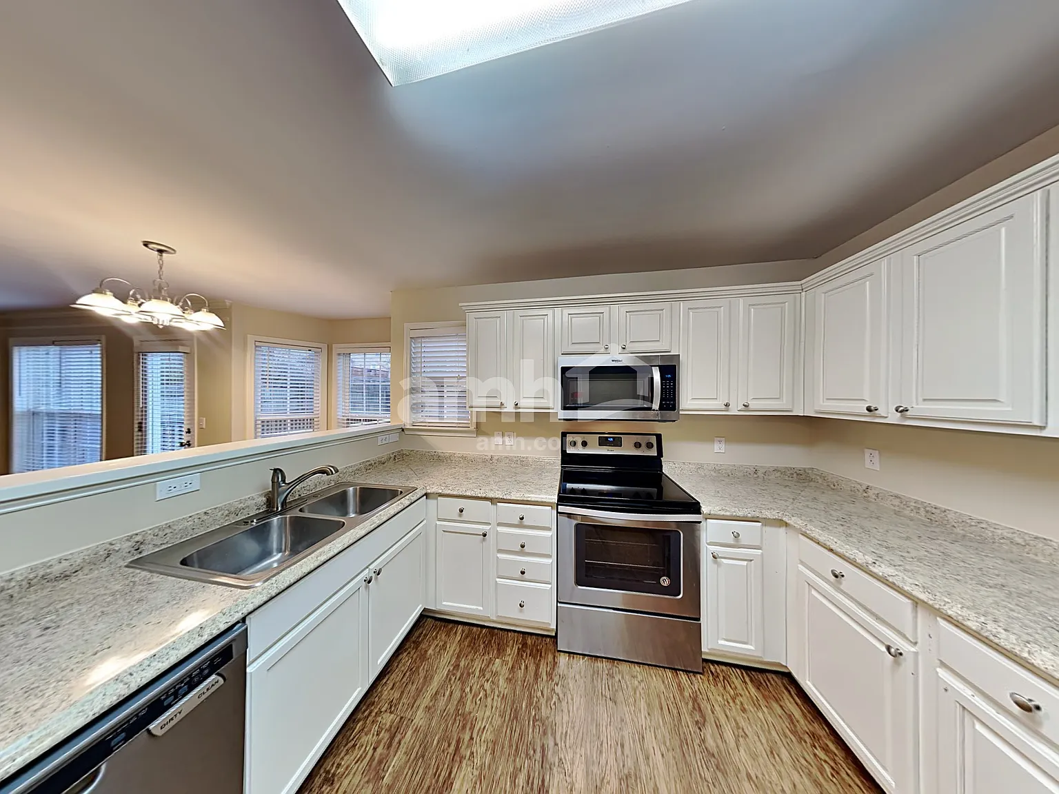 3 bed, 2.5 bath, 2182 sqft, $2,560 — Photo 3