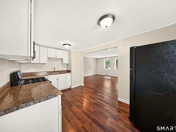 5th image of 185 Forest Road