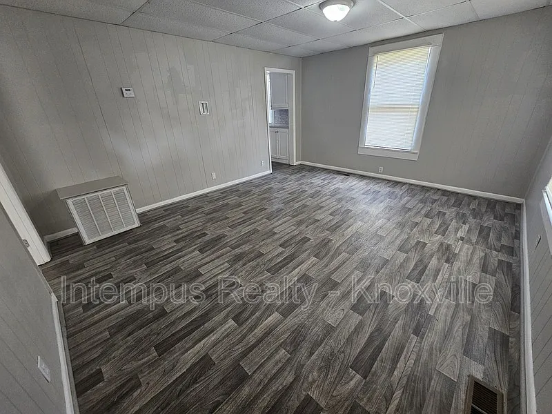 3 bed, 2.0 bath, 1134 sqft, $2,100 — Photo 4