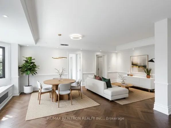 2 Clarendon Ave, Toronto, ON