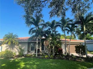 800 W Plantation Cir, Plantation, FL 33324