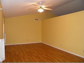 3rd image of 852 E Clover Dr