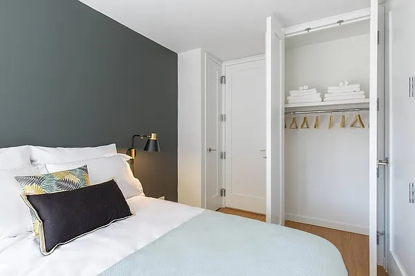 Rented by Greystar | media 7