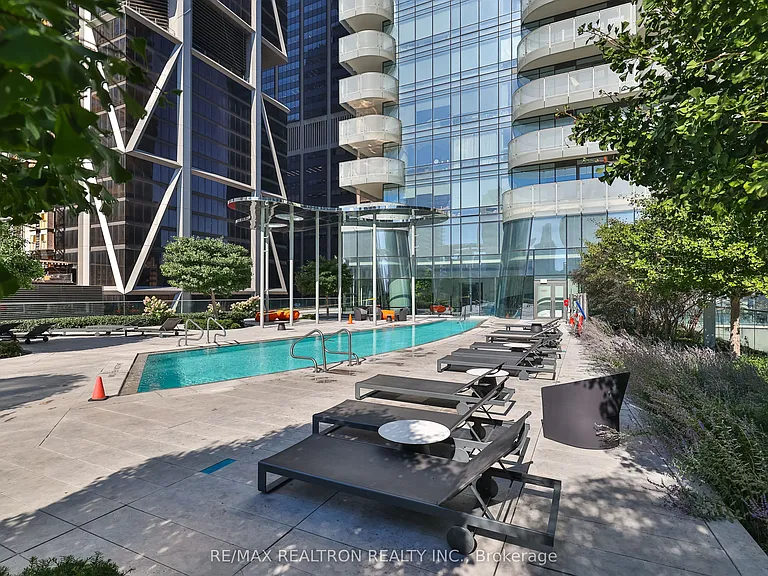 1 Bloor St E #3211 — Photo 33