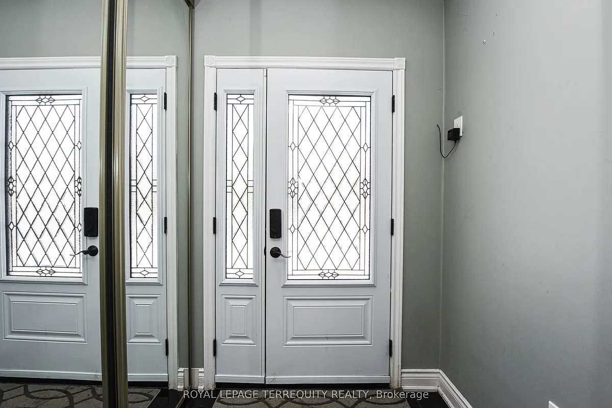 Building Photo - 48 Montjoy Cres