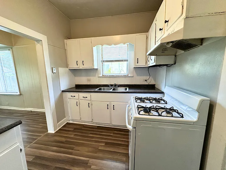 706 Cherokee St — Photo 8